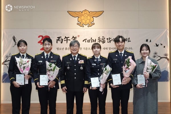 ▲대표수상자 왼쪽부터 오정윤 소방사. 한규호 소방사. 길영관 용인소방서장. 박슬기 소방사. 이동환 소방사. 김지우 대체인력