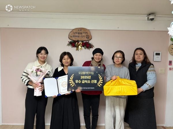 ▲이천시 어린이급식관리지원센터 2025년 어린이 우수 급식소 및 우수 조리사 시상