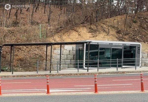 ▲보라동 미세먼지 저감형 버스정류소 설치로 주민 대중교통 환경 개선