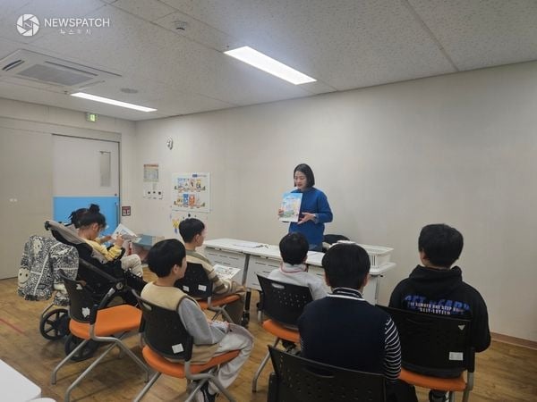 ▲ 수원시 호매실도서관, ‘마음치유 그림책상담소’ 운영