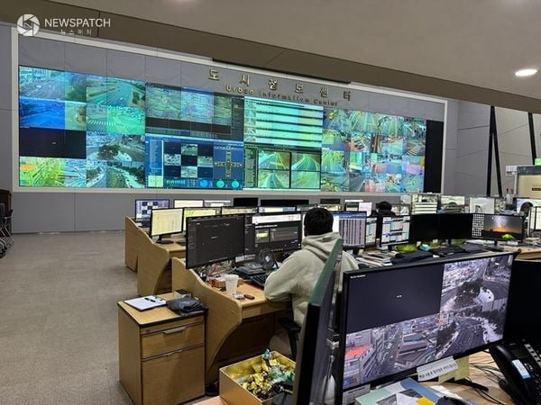 ▲파주시장, 새해 맞아 도시정보센터 방문