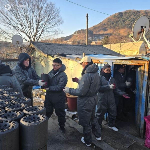 ▲수기사 기갑수색대대, 가평 조종면에 연탄 1,004장 전달