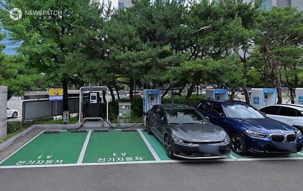 ▲성남 분당구청 야외 주차장 전기차 충전 구역