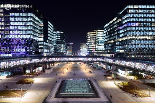 ▲성남 첨단산업 기업 사무실 불빛으로 밝아진 판교테크노밸리의 야경