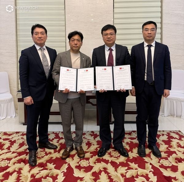 ▲장민기 화성특례시 총괄정무 특별보좌관, 린중린 샤오간시장- 협약서