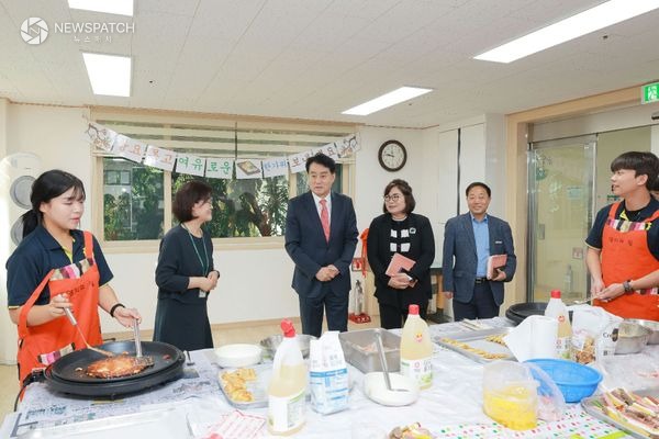 ▲지난 추석 사회복지시설 방문 사진