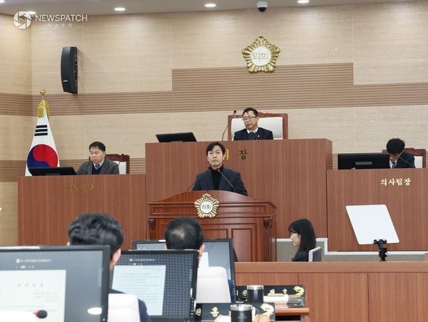 ▲제264회 아산시의회 임시회 5분 자유발언하는 명노봉 의원