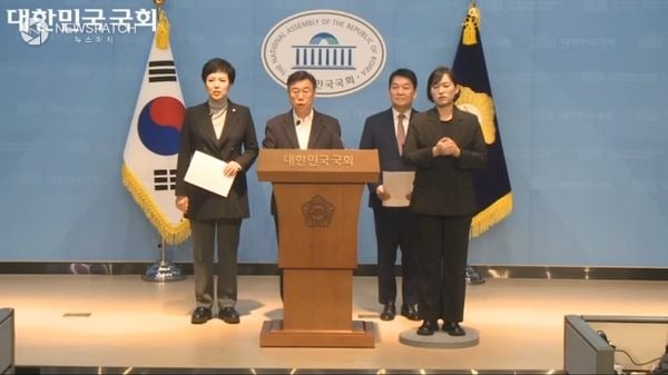 ▲신상진 성남시장이 19일 국회 소통관에서 분당 재건축 물량제한 폐지를 촉구