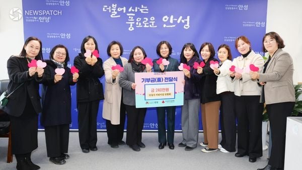 ▲어린이집연합회 기부금 전달식