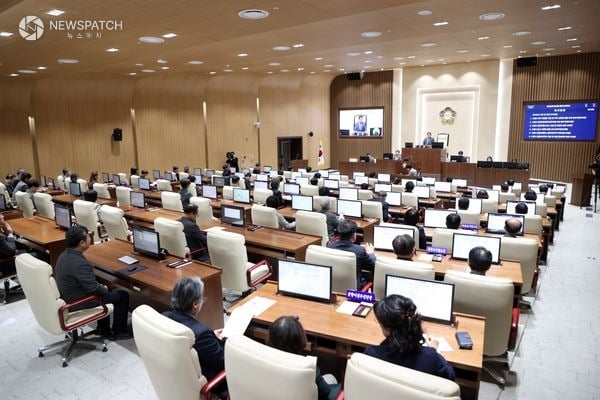 ▲12일 본회의장에서 제399회 임시회 제2차 본회의 / 사진제공=수원특례시의회