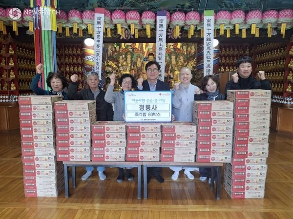 ▲가평 청룡사, 청평면에 즉석밥 60박스 기탁 / 사진제공=가평군