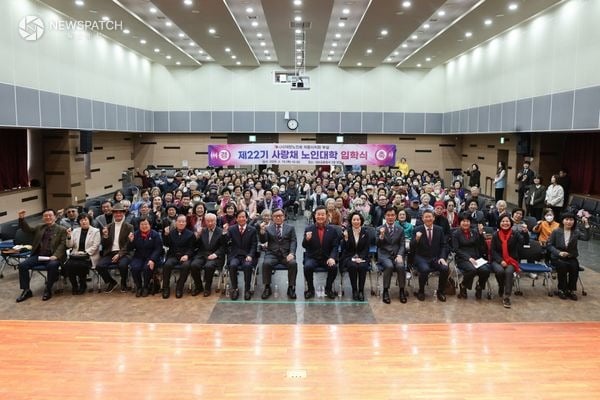 ▲사랑채 노인대학 입학식 / 사진제공=