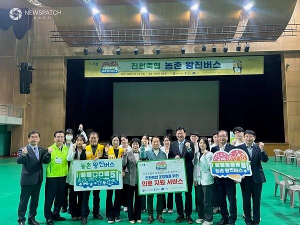 ▲ ‘농촌 왕진 버스’ / 사진제공=진천군