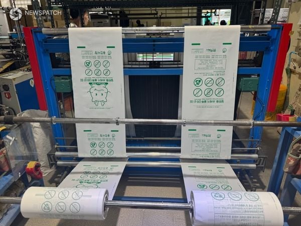 ▲용인특례시 종량제봉투 제작 장면 / 사진제공=용인특례시