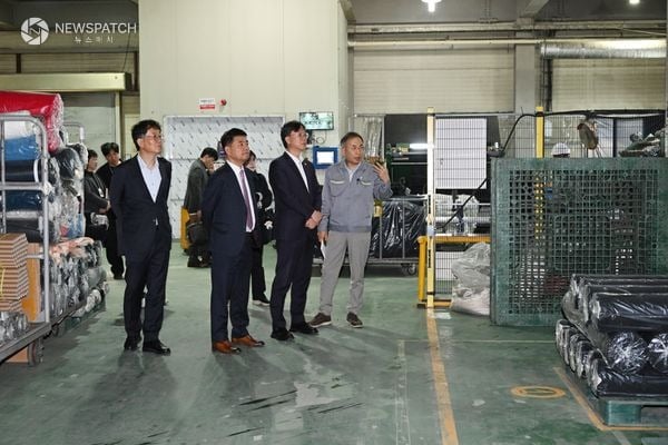 ▲ ‘기업SOS 이동시장실’ / 사진제공=안산시