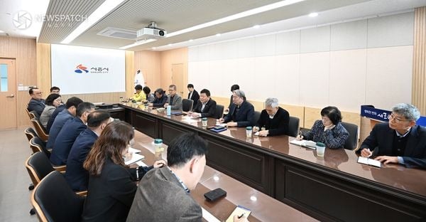 ▲ 박승삼 시장 권한대행 -긴급 간부회의 / 사진=