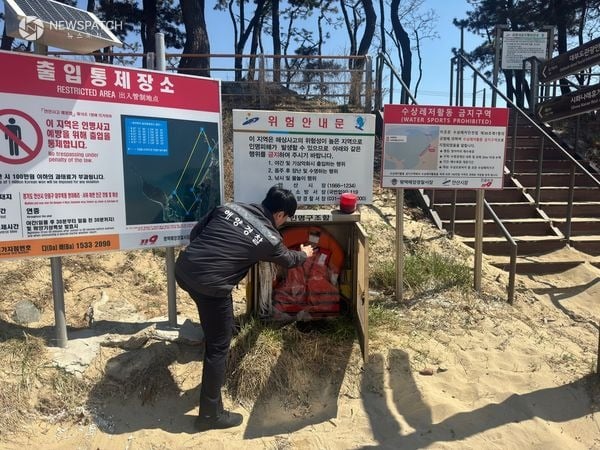 ▲ 인명구조함 점검 / 사진=평택해경