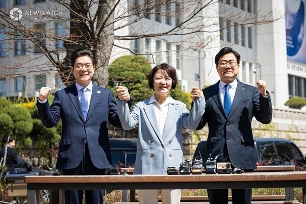 ▲ 더불어민주당 정원오 서울시장·추미애 경기지사·박찬대 인천시장 후보들은 12일 6·3 지방선거를 앞두고 '수도권 후보 3인 회동 결의문'을 발표 / 사진=정원오 후보 캠프 제공)