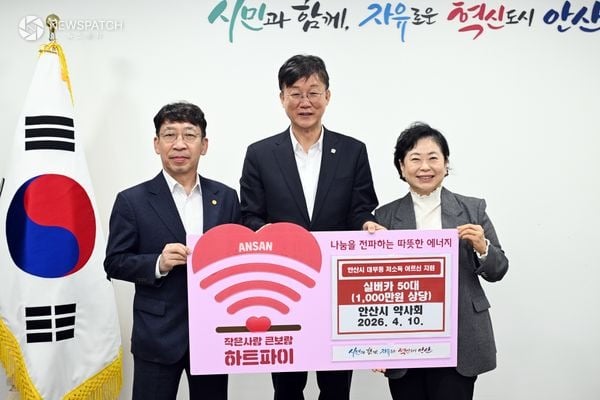 ▲ 안산시 약사회 실버카 50대 기탁 / 사진=안산시