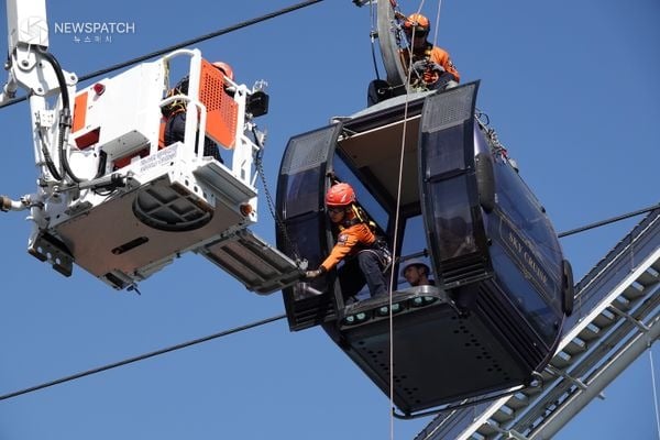 ▲ 굴절차를 이용한 케이블카 구조 훈련 / 사진=