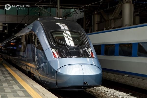 ▲ 현대로템이 제작한 KTX-이음 / 사진=현대로템