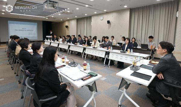 ▲ 돌봄통합지원 실행방안 연구용역 중간보고회 / 사진=화성특례시