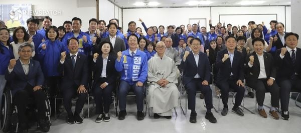 ▲ 개소식, 정명근 후보 및 지지자들 / 사진=정명근 후보 선거사무소