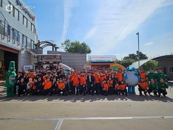 ▲ 하이트진로 ‘감사의 간식차’ 지원 / 사진=광명소방서