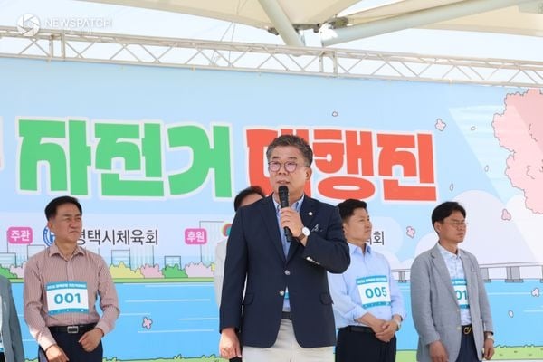 ▲ 이윤하 평택시의회 의장, 2026 평택강변 자전거 대회에서 축사 / 사진=평택시의회