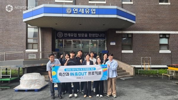 ▲ 관내 우수기업 연세유업 방문 / 사진=아산시