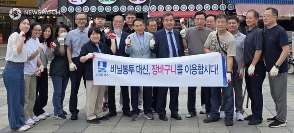 ▲ 환경정비 및 친환경 장보기 캠페인 / 사진=수원시 팔달구
