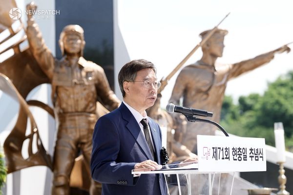 신상진 성남시장, 재선 첫 공식일정 제71회 현충일 맞아 현충탑 참배