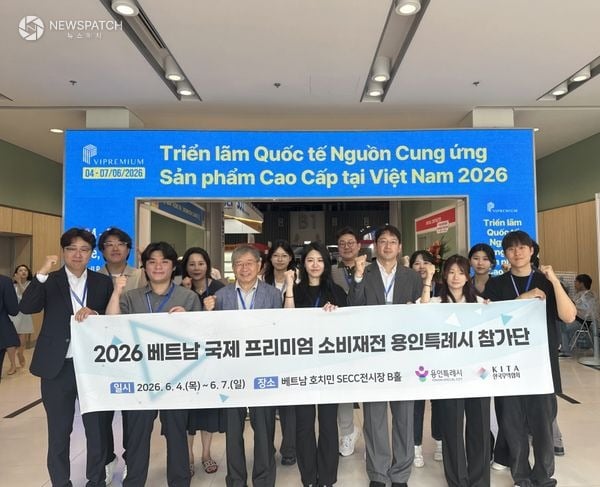 ▲ 용인 지역 중소기업 관계자들이 베트남 국제 프리미엄 소비재전 / 사진=용인특례시