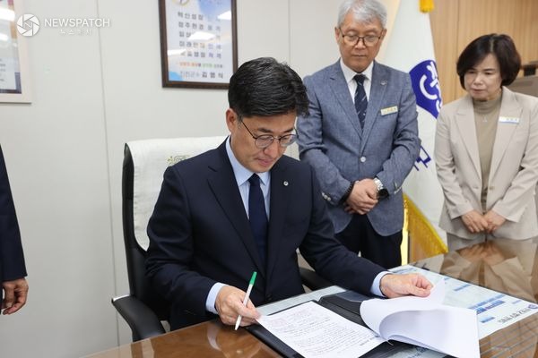 ▲ 민선9기 진천군수 ‘1호 결재’ / 사진=진천군