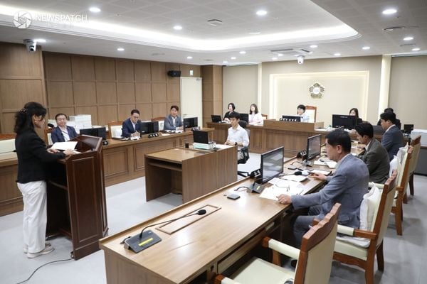 ▲ 환경안전위원회 추진실적 보고 / 사진=수원특례시의회