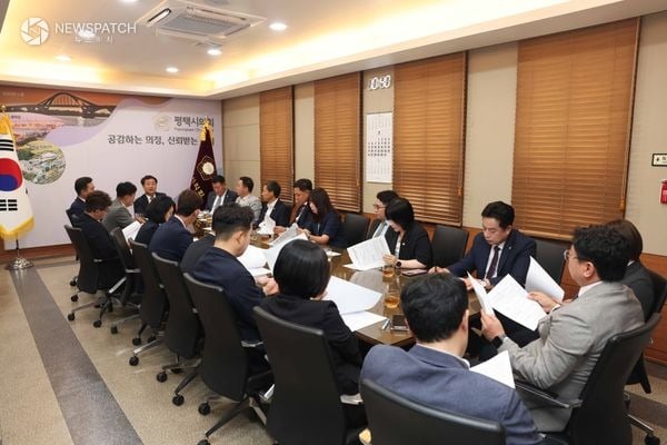 ▲경기미래투자공사 설립추진 대응 논의하는 평택시의회 의원