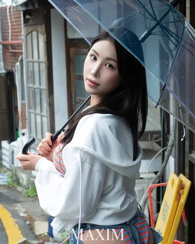 미스맥심 희야, 구멍가게 사장님 변신 청순함 더한 새로운 섹시 콘셉트 선보여
