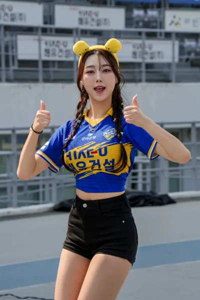 [NP포토]이서연 치어리더, 큐티와 섹시를 넘나드는 '뒷터미널' 댄스