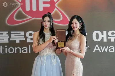 이슬비 모델, ‘2025 세계인플루언서대상 어워즈 대상’ 수상