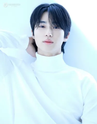 변우석·아이유 ‘2025 대한민국 대표 광고모델’로 뽑혀