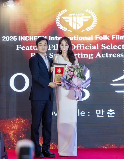 배우 이영숙, 인천국제민속영화제 '여우조연상 수상으로 연이은 트로피 행진 주목