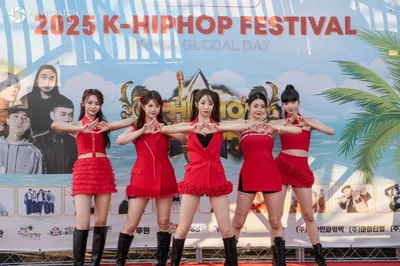신예 걸그룹 디바엑스(D'X), 보령머드축제서 압도적 무대 선보여
