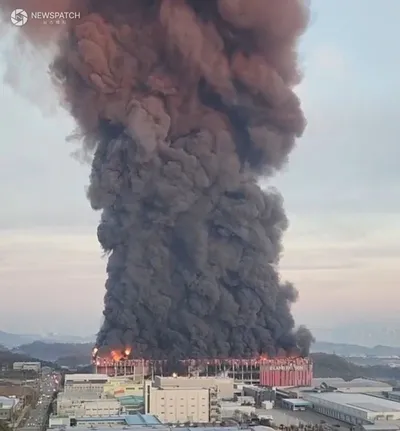 천안 이랜드 물류창고 화재 9시간 만에 큰 불길 진압
