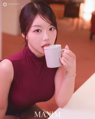 미스맥심 리리, 미맥콘 준우승자, 화보 통해 '맥심 신입사원' 콘셉트로 변신