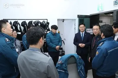 경기도의회 더불어민주당 최종현 대표의원  설 명절 앞두고 백현종 국힘 대표의원과 현업부서 직원 격려