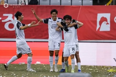 전남드래곤즈, 경남전 4-1 대승으로 K리그2 1위 출발