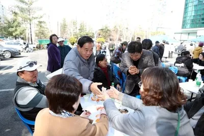 수원특례시의회, 권선2동 대보름 척사대회서 주민들과 한마당