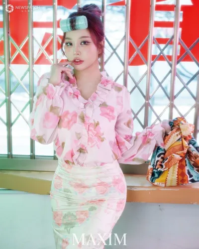 미스맥심 바비앙, 복고풍 화보 공개. . .'다방 레지' 콘셉트로 레트로 감성 재현, 맥심 3월호 표지 장식