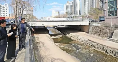 황규돈 팔달구청장, 주요 현안 지역 환경개선 위한 수원천 일대·팔달산로 경사로 등 현장 집중 점검