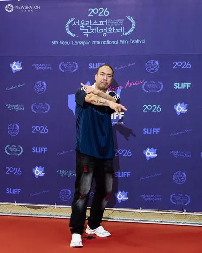 래퍼 정상수, '힙팝 포즈로 포토월 압도' (2026 서울락스퍼국제영화제)